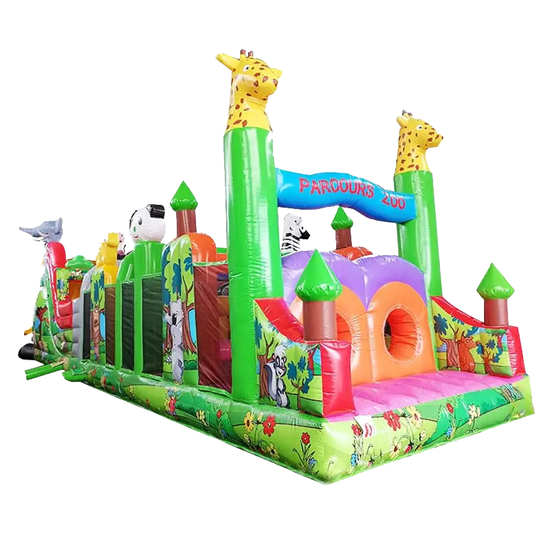 Structure gonflable Parcours Zoo colorée pour enfants sur fond transparent