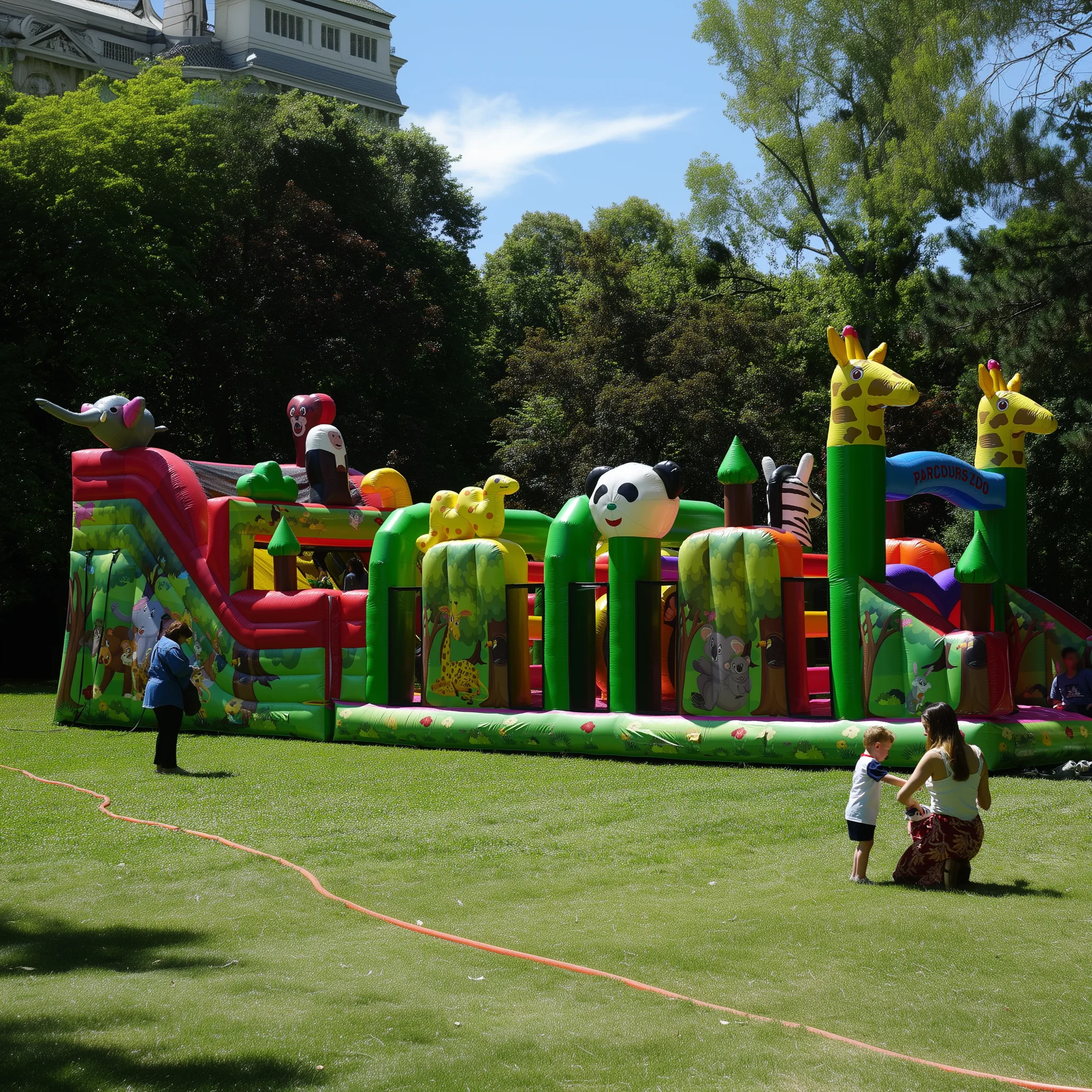 Chateau Gonflable Parcours Zoo Mister Bounce dans un parc