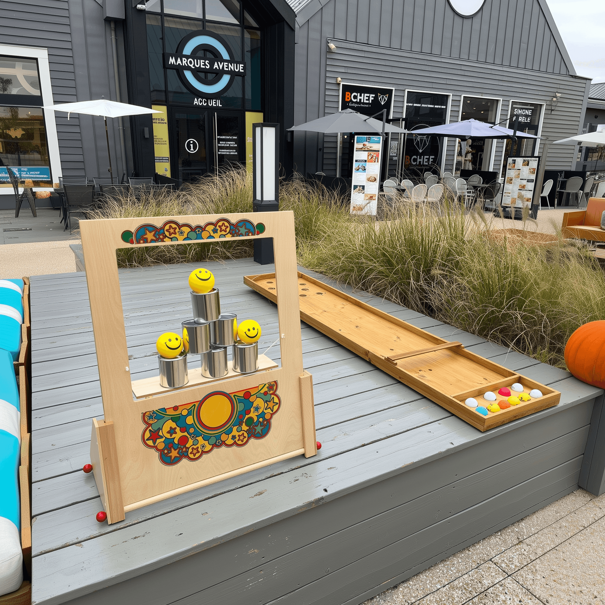 Groupe d'enfants participant à des jeux ludiques et interactifs autour d'un château gonflable.